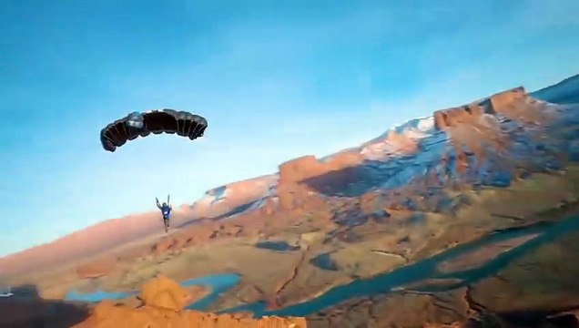 Saut en BASE Jump du haut d'un Canyon !