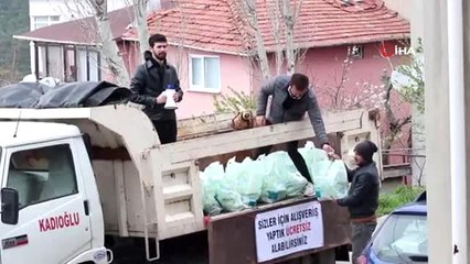 Korona virüsünden etkilenen yaşlılar için kamyonla erzak dağıttılar