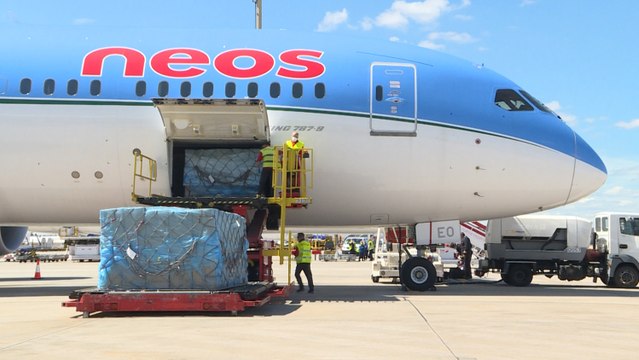 Llega a Madrid un avión con 2,5 millones de mascarillas