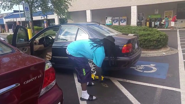 Le sabot de la fourrière ne l'empêchera pas de partir