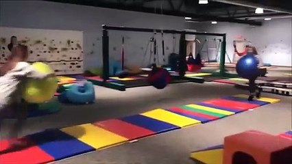 On vous avez dit de respecter la distanciation sociale... 1m minimum