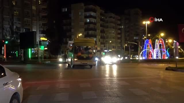 Adana'da bandolu 'Portakal Çiçeği Karnavalı' çoşkusu