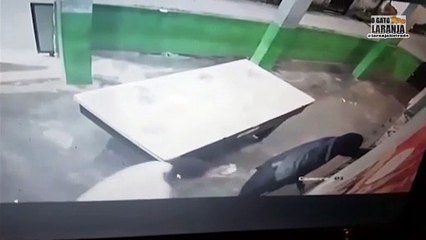 Dono de bar fechado por causa do coronavírus é ameaçado por grupo para que reabra