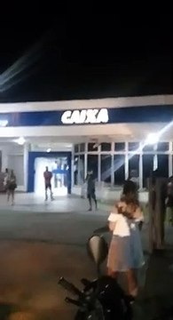 Moradores prestam homenagem a gerente banco morto por Covid-19 no ES