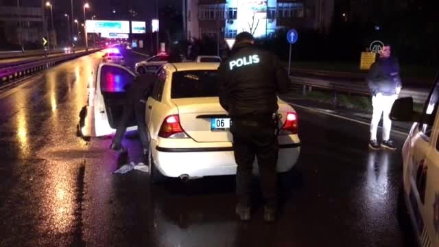 İstanbul'da polisten kaçmaya çalışan otomobildeki 3 şüpheli yakalandı