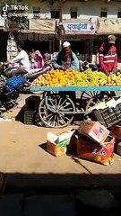 थूक लगाकर फल बेचने वाले शेरू मियां को भेजा जेल