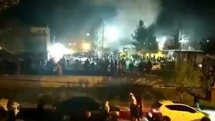Batman Cezaevi'nin önünde toplanan kalabalıkla güvenlik güçleri arasında gerginlik yaşandı