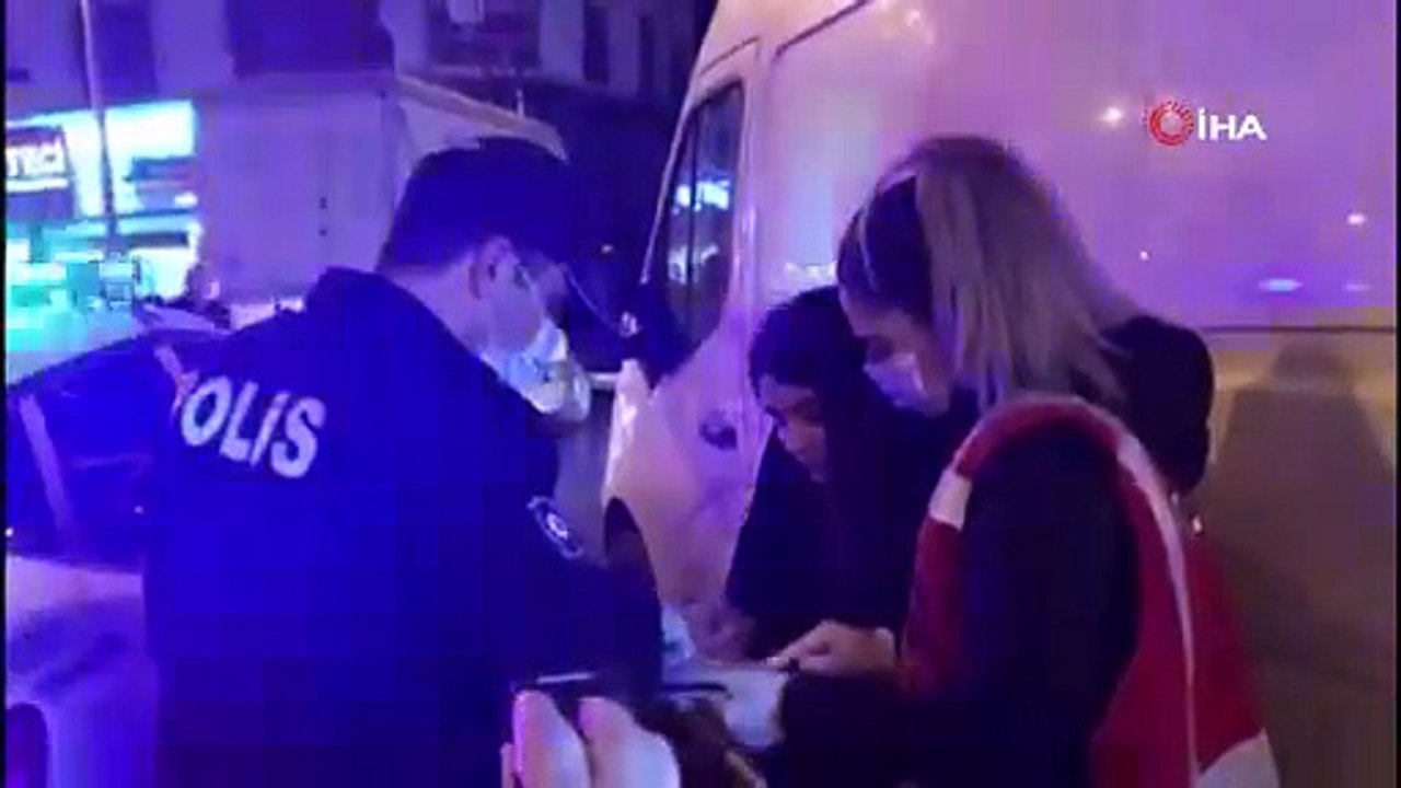 Sahilde yürüyüşe çıktı, sokak röportajında “bizi nereye kadar tutacaklar” dedi; polis adres tespiti yaparak 3 bin lira ceza  kesti