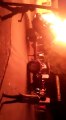 बिजली के तार से गेहूं की फसल के टकराते ही ट्रैक्टर-ट्रॉली में लगी आग, देखें लाइव वीडियो...