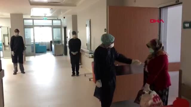 SİVAS Koronavirüs tedavisi tamamlanan hasta, alkışlarla taburcu edildi