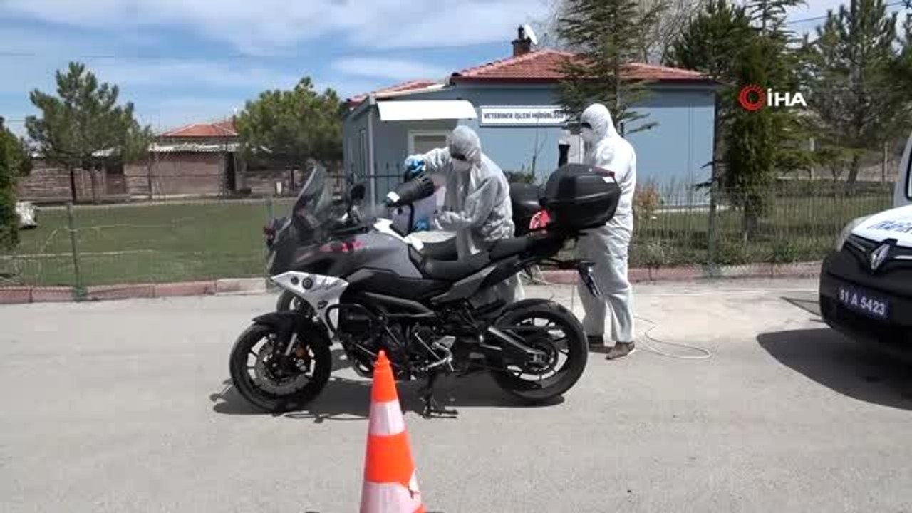 Niğde Belediyesi'nden polis ekipleri ve sağlık çalışanlarına dezenfekte desteği