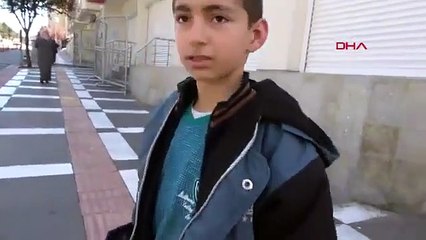 Haluk Levent tartıcı çocuğun yardımına koştu !