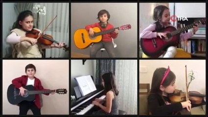 Minik parmaklar enstrüman çalıp 'evde kal' çağrısında bulundu