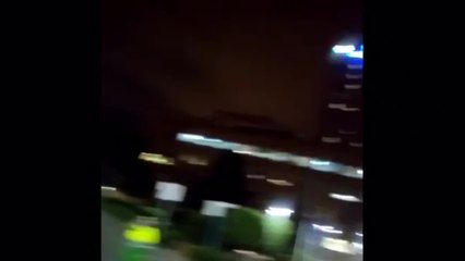 Empleados y camiones de recogida de basura se concentran frente al Hospital 12 de Octubre