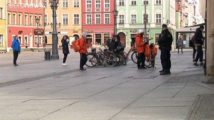 COVID-19: Αυστηρά μέτρα σε Πολωνία και Τσεχία