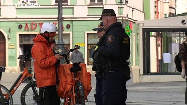 Les pays de l'Est, pourtant moins touchés, adoptent des mesures de confinement très strictes