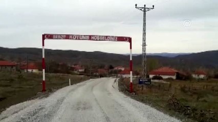 Muhtar köyün girişine "Yabancıların girmesi yasaktır" yazısı astı