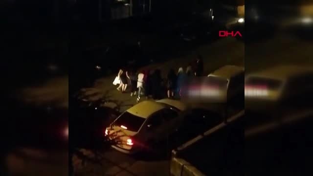 ANKARA Koronavirüs tedbirlerini hiçe sayıp, yol ortasında halay çektiler