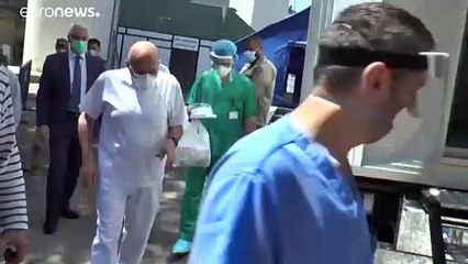 فيديو: عيادة متنقلة تجوب أنحاء لبنان لإجراء اختبارات فيروس كورونا