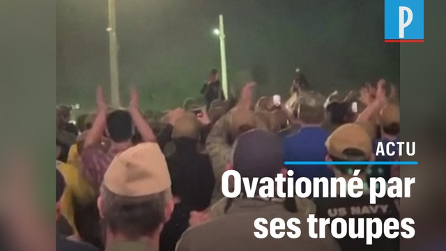 Viré par Trump, un commandant de porte-avions acclamé par ses marins