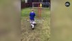 Un niño recrea históricos goles y celebraciones en su casa