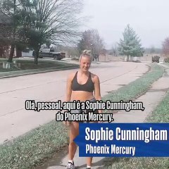 Straight Arms, Straight Legs Stretch with Sophie Cunningham (Portuguese Subtitles)