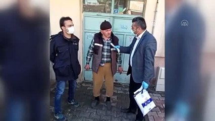 Maaşını evinde alan 86 yaşındaki emekliden Milli Dayanışma Kampanyası'na anlamlı destek - SİVAS