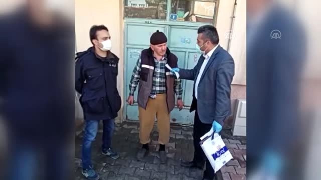 Maaşını evinde alan 86 yaşındaki emekliden Milli Dayanışma Kampanyası'na anlamlı destek - SİVAS