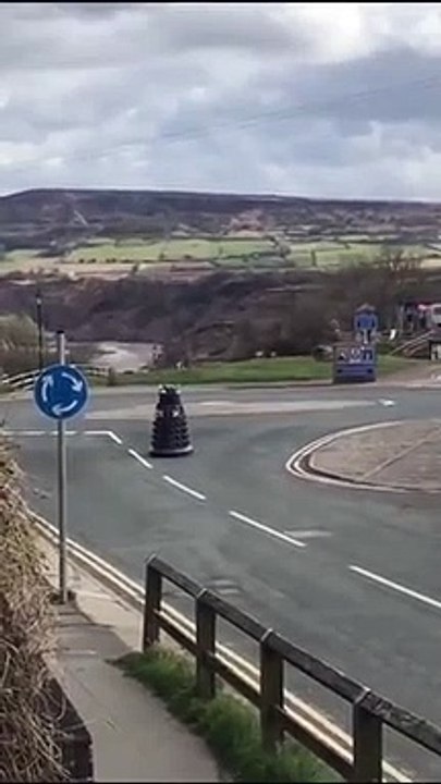 Ce robot décor de la série Doctor Who demande aux gens de rester chez eux !