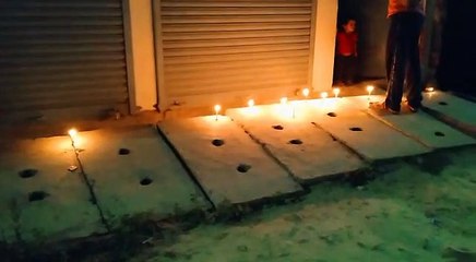 कानपुर देहात में लोगों ने घरों में मोमबत्ती जलाकर अपील का किया पालन