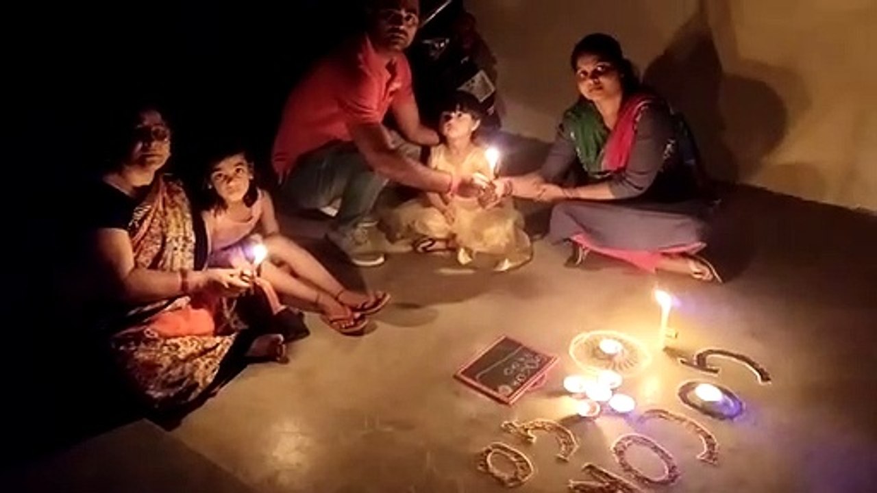 बाराबंकी: प्रधानमंत्री की मुहिम पर दीप जलाकर लोगों ने दिया एकता का संदेश
