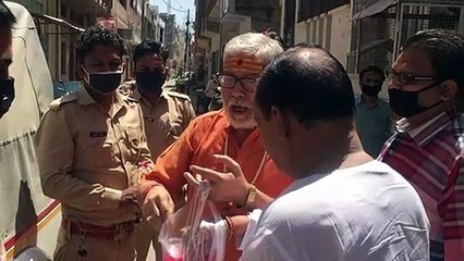 जसवंतनगर में समाजसेवियों ने पुलिस का किया सम्मान