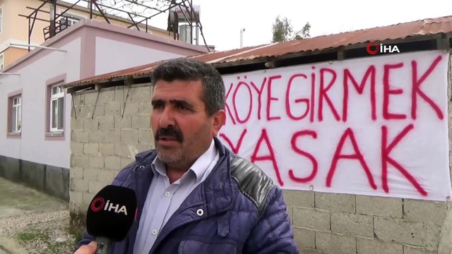 Köyün Girişine Pankart Asarak Kendilerini Karantinaya Aldılar