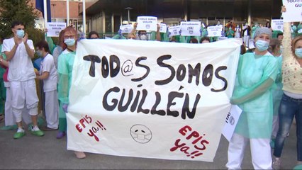Trabajadores del 12 de Octubre aplauden al personal sanitario
