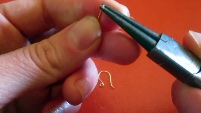 Como Hacer un Gancho o Argolla de Arete con Alambre