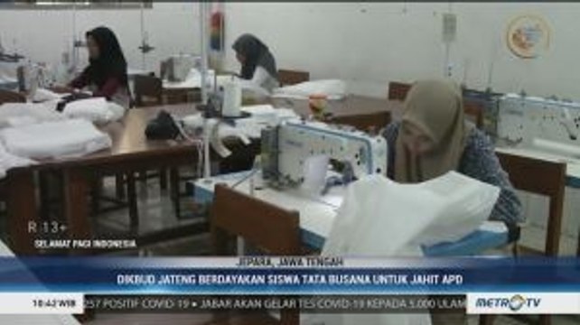 Aksi Relawan Siswa SMK Tata Busana Menjahit APD