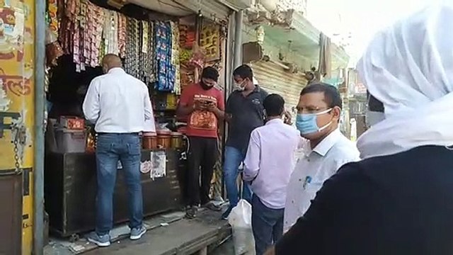 कैराना: ओवर रेट बेचने की सूचना पर एसडीएम व सीओ ने की छापेमारी