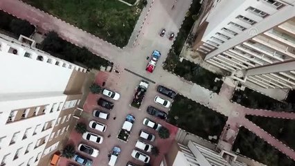 Belediye personelinden oluşan müzik grubu kamyon üzerinde konser veriyor