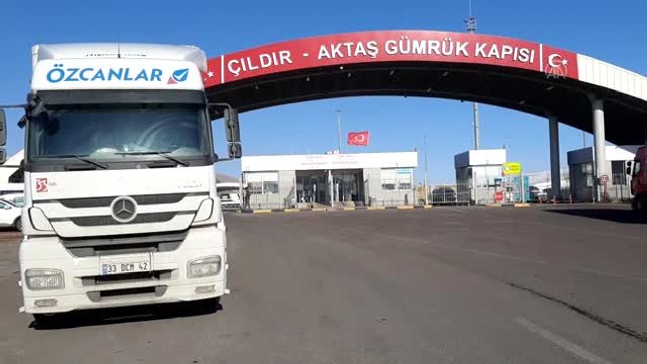 Çıldır-Aktaş Gümrük Kapısı en yoğun dönemini geçiriyor