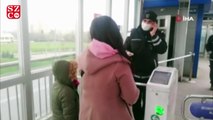 Hasta çocuklarıyla metrobüse geldiler çağrılan ambulans ile hastaneye götürüldüler