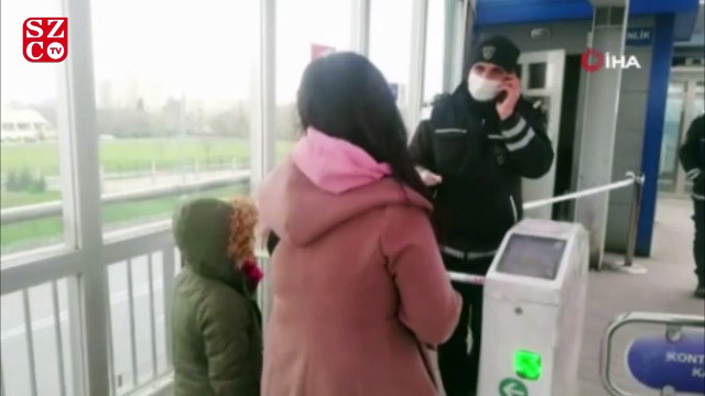 Hasta çocuklarıyla metrobüse geldiler çağrılan ambulans ile hastaneye götürüldüler