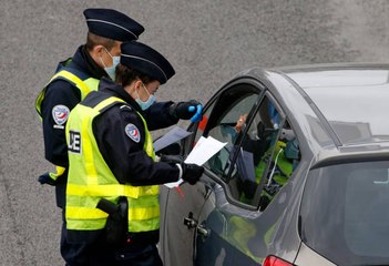 Décès et hospitalisations en repli, la France reste vigilante