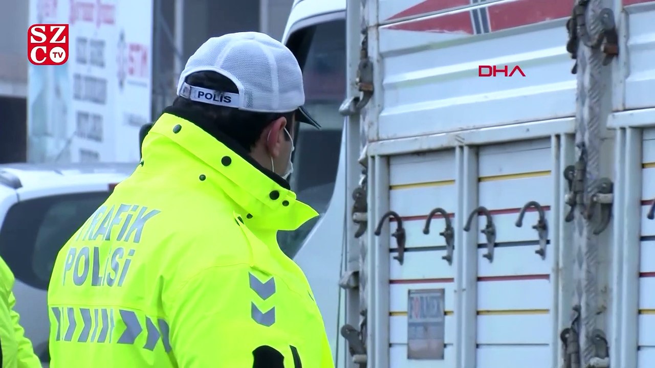 Tuzla'da İstanbul'a giriş-çıkış denetimi; uzun araç kuyruğu oluştu