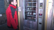 Açougueiro alemão cria máquina automática para vender carne e assim evitar o coronavirus