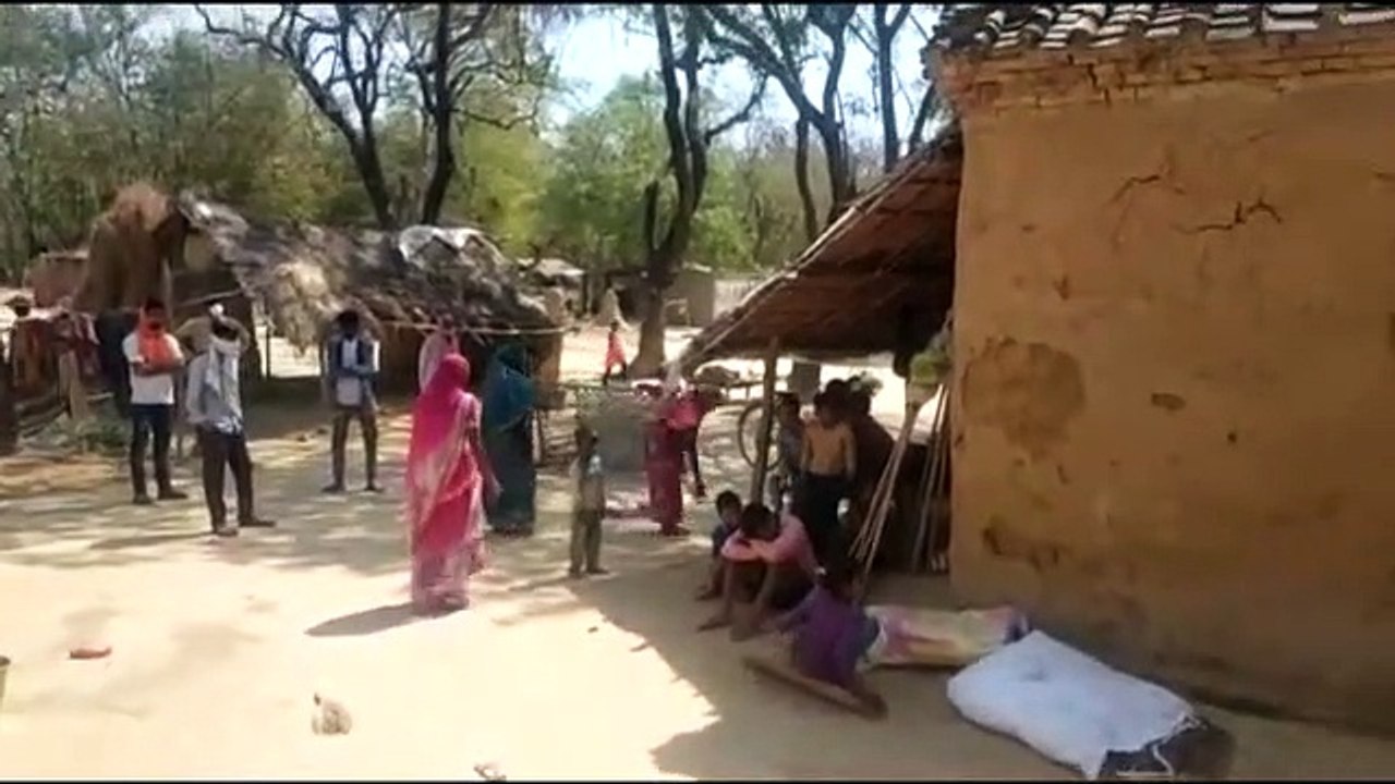 अमेठी: पारिवारिक कलह में महिला ने लगाई फांसी
