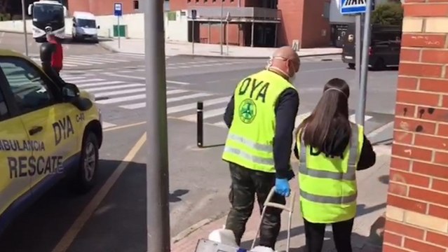 La organización DYA reparte medicinas a domicilio