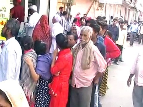 जनधन खातों में जमा हो रहे पैसे - Rajasthan Patrika