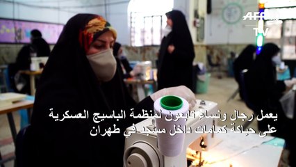 كمامات وقفازات للوقاية من كورونا في طهران