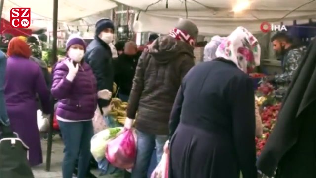 Pazarda sosyal mesafesiz, maskesiz alışveriş