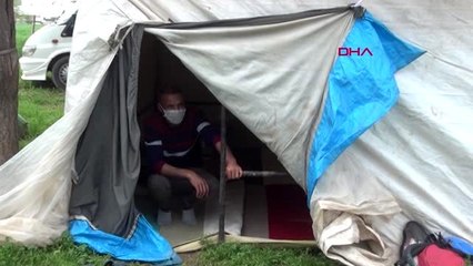 İstanbul'dan gelen işçi, naylon çadırda kendini karantinaya aldı